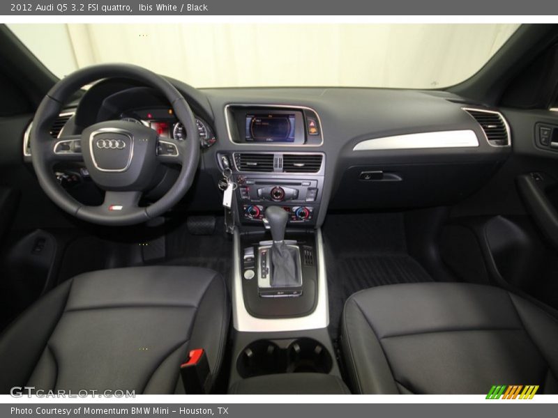 Ibis White / Black 2012 Audi Q5 3.2 FSI quattro