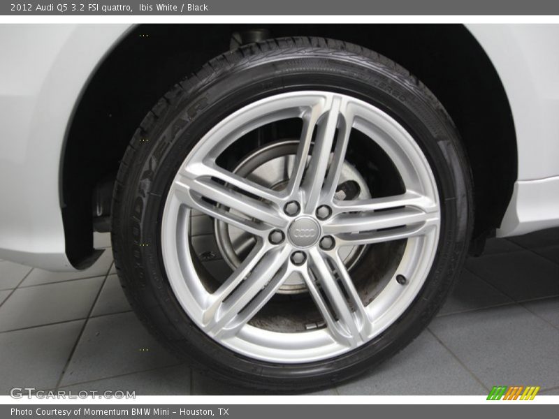 Ibis White / Black 2012 Audi Q5 3.2 FSI quattro