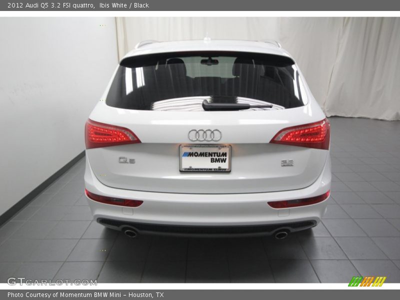 Ibis White / Black 2012 Audi Q5 3.2 FSI quattro
