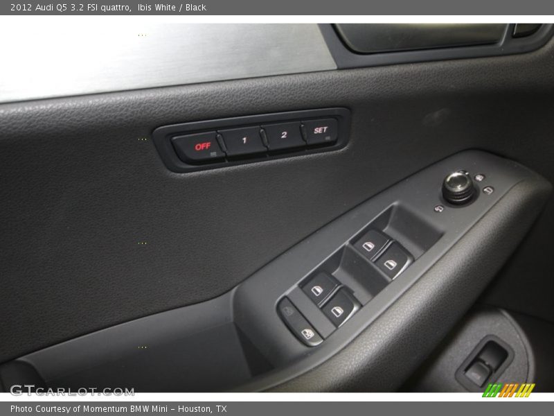 Ibis White / Black 2012 Audi Q5 3.2 FSI quattro