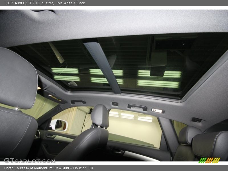 Ibis White / Black 2012 Audi Q5 3.2 FSI quattro