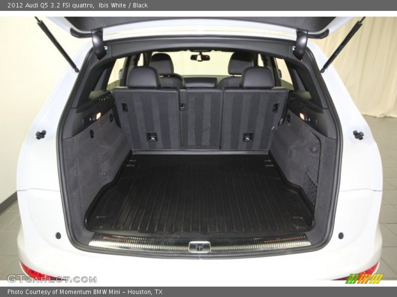 Ibis White / Black 2012 Audi Q5 3.2 FSI quattro