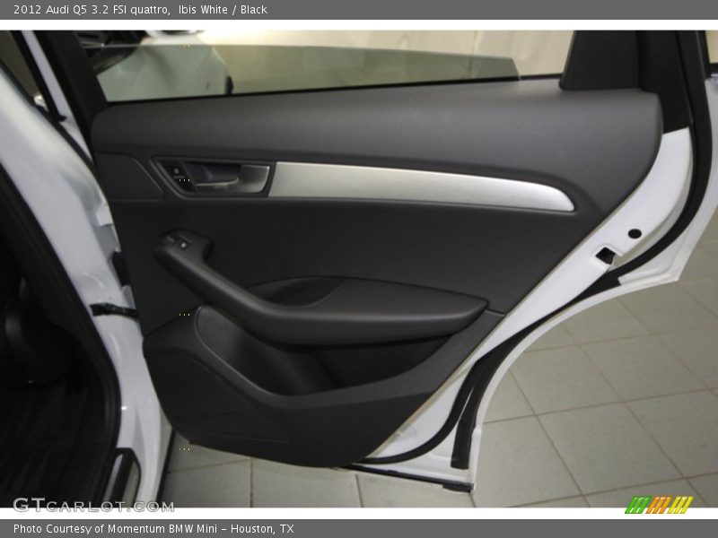 Ibis White / Black 2012 Audi Q5 3.2 FSI quattro