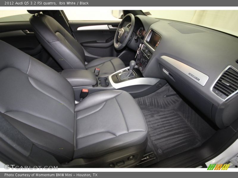 Ibis White / Black 2012 Audi Q5 3.2 FSI quattro