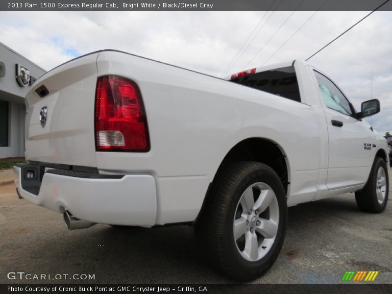 Bright White / Black/Diesel Gray 2013 Ram 1500 Express Regular Cab