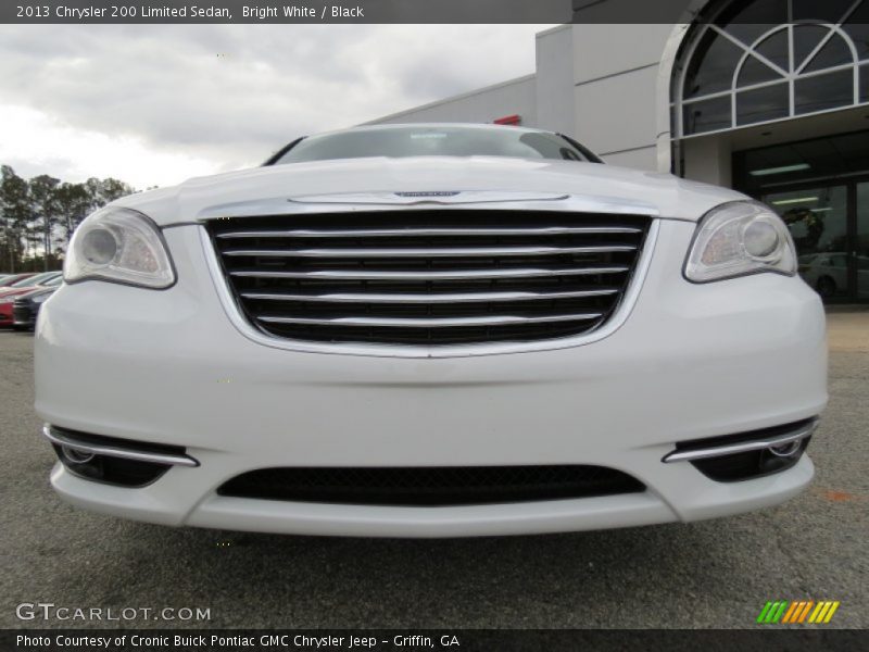 Bright White / Black 2013 Chrysler 200 Limited Sedan
