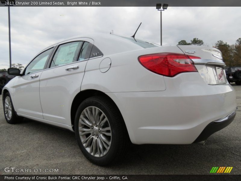 Bright White / Black 2013 Chrysler 200 Limited Sedan