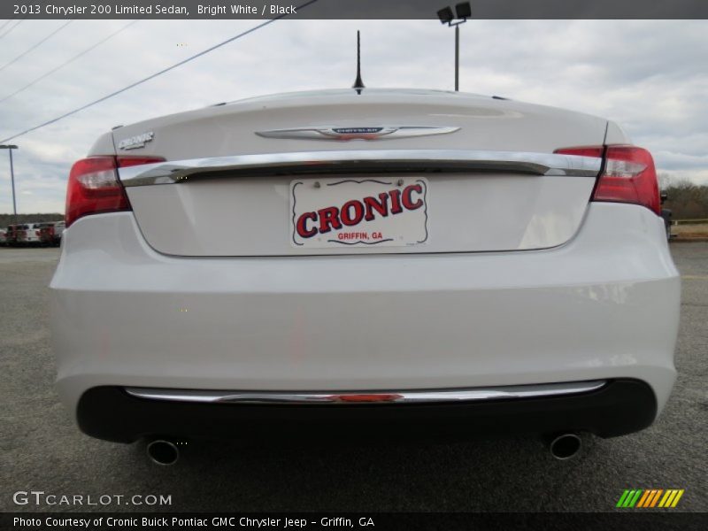 Bright White / Black 2013 Chrysler 200 Limited Sedan