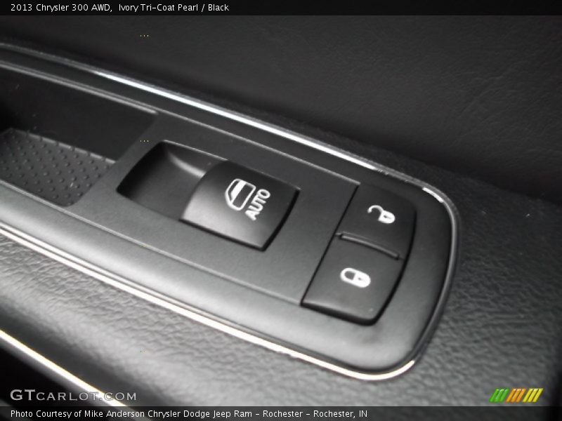Ivory Tri-Coat Pearl / Black 2013 Chrysler 300 AWD