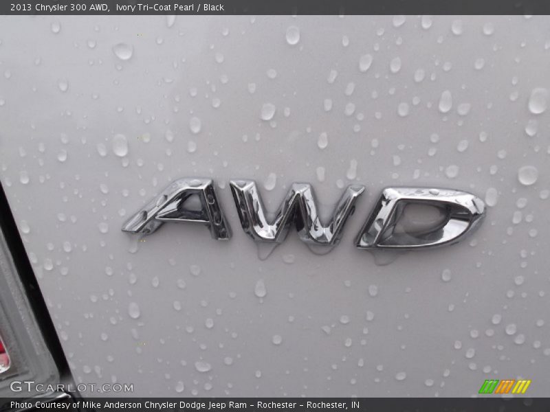 Ivory Tri-Coat Pearl / Black 2013 Chrysler 300 AWD