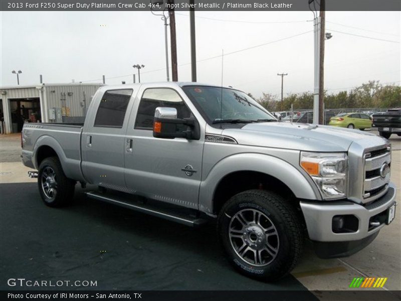 Front 3/4 View of 2013 F250 Super Duty Platinum Crew Cab 4x4