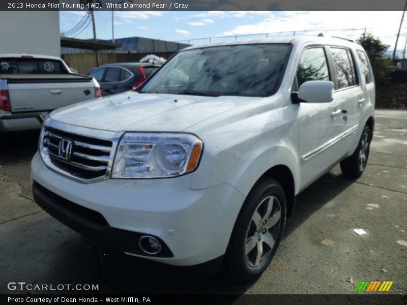 Front 3/4 View of 2013 Pilot Touring 4WD