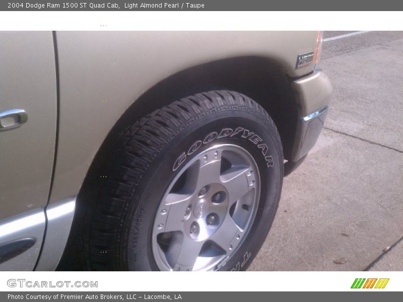 Light Almond Pearl / Taupe 2004 Dodge Ram 1500 ST Quad Cab