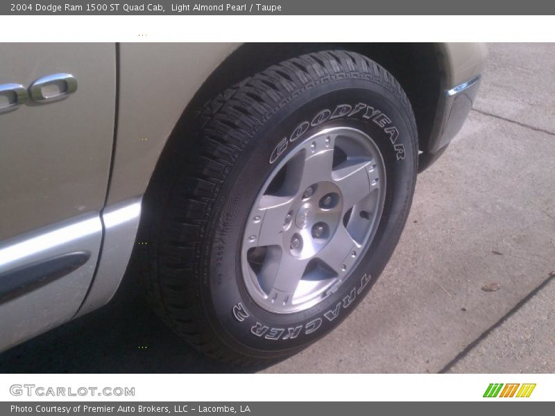 Light Almond Pearl / Taupe 2004 Dodge Ram 1500 ST Quad Cab