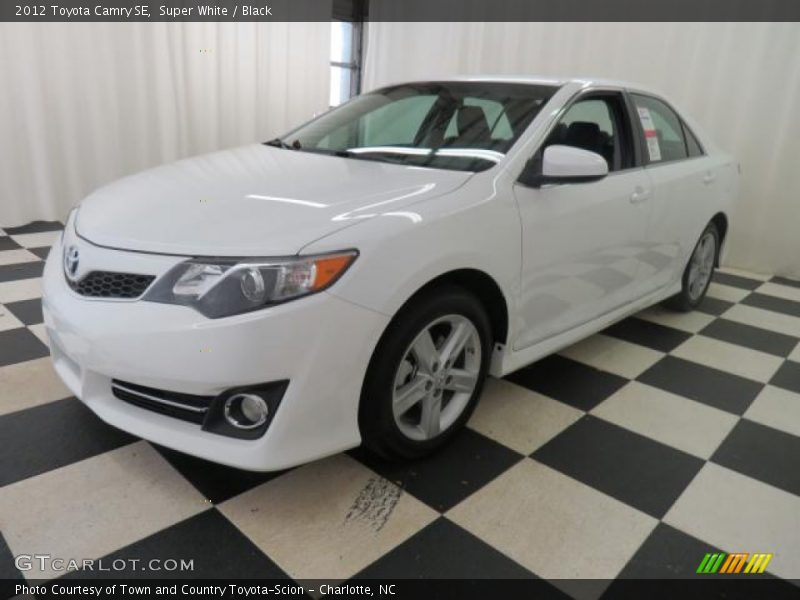 Super White / Black 2012 Toyota Camry SE