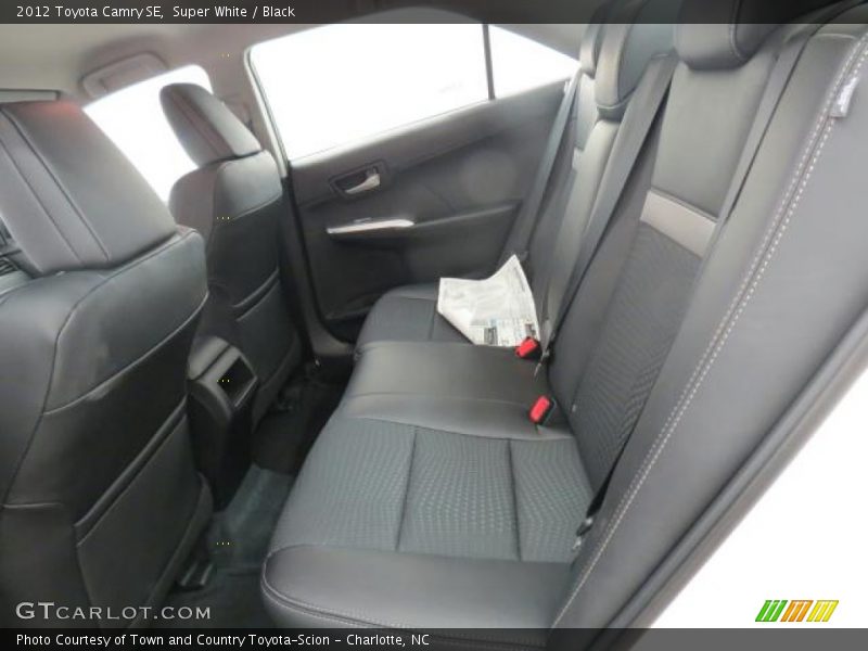Super White / Black 2012 Toyota Camry SE