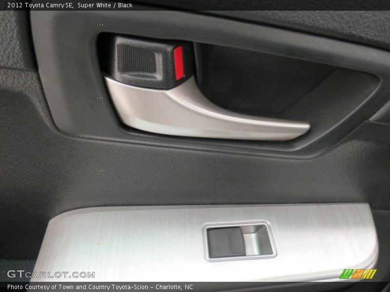 Super White / Black 2012 Toyota Camry SE
