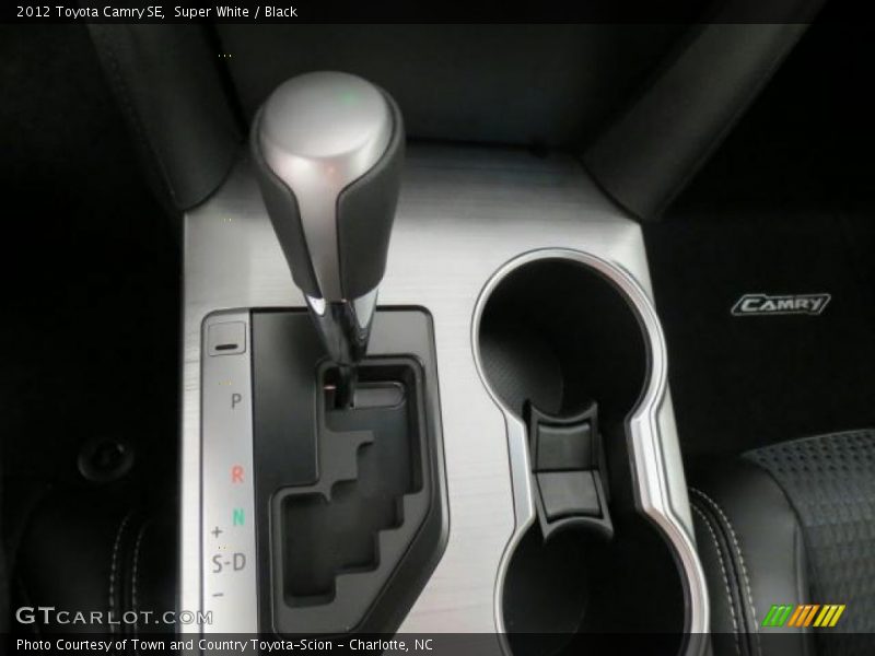 Super White / Black 2012 Toyota Camry SE