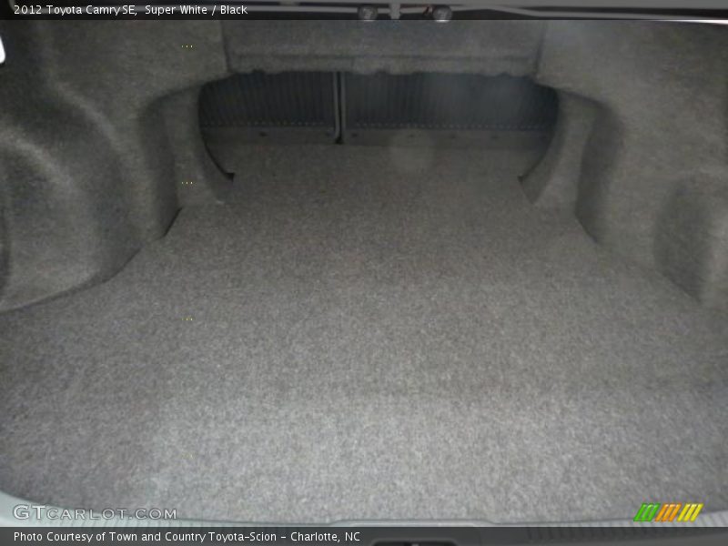 Super White / Black 2012 Toyota Camry SE
