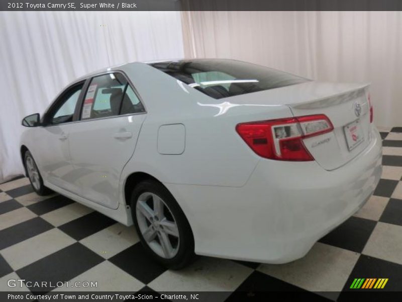 Super White / Black 2012 Toyota Camry SE