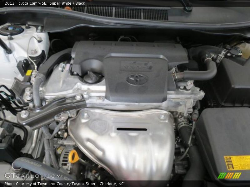 Super White / Black 2012 Toyota Camry SE