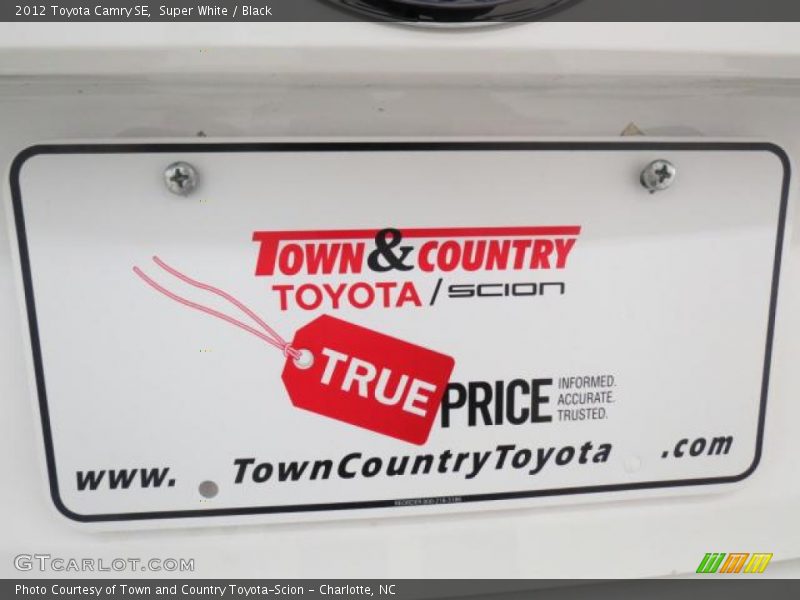 Super White / Black 2012 Toyota Camry SE