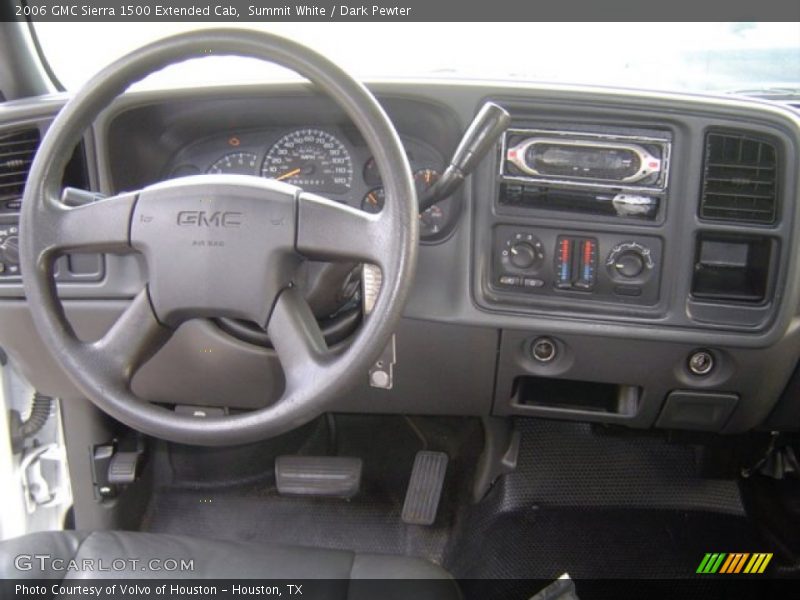 Dashboard of 2006 Sierra 1500 Extended Cab