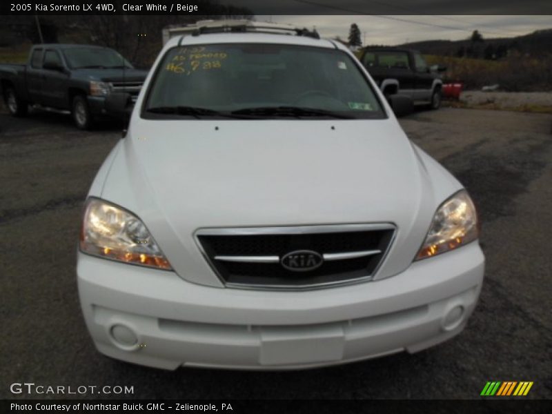 Clear White / Beige 2005 Kia Sorento LX 4WD