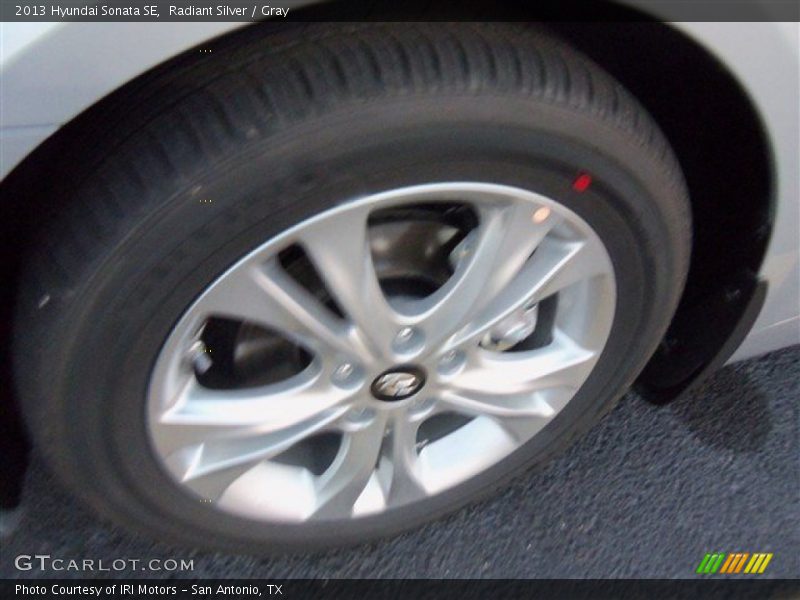Radiant Silver / Gray 2013 Hyundai Sonata SE