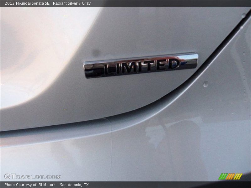 Radiant Silver / Gray 2013 Hyundai Sonata SE