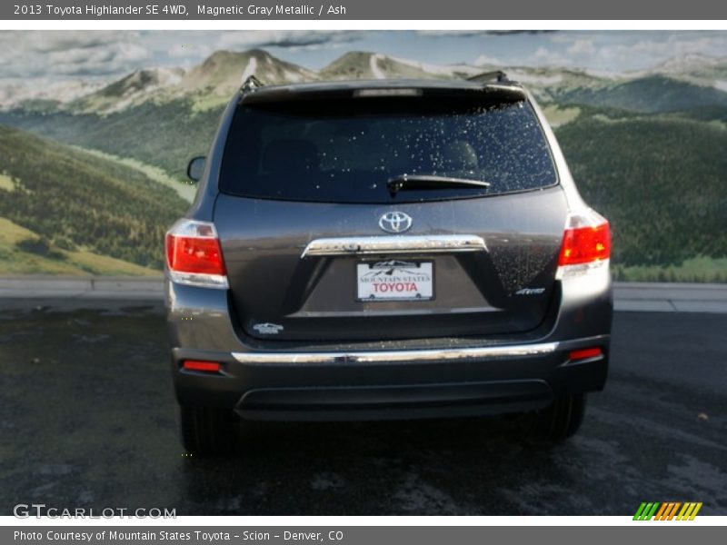 Magnetic Gray Metallic / Ash 2013 Toyota Highlander SE 4WD