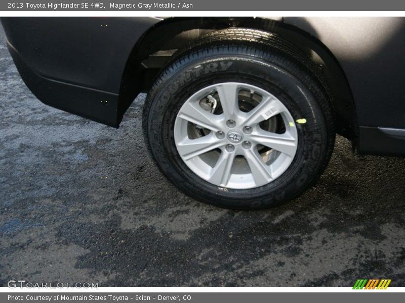 Magnetic Gray Metallic / Ash 2013 Toyota Highlander SE 4WD