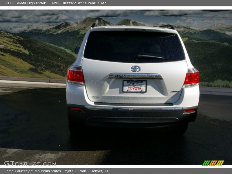 Blizzard White Pearl / Ash 2013 Toyota Highlander SE 4WD