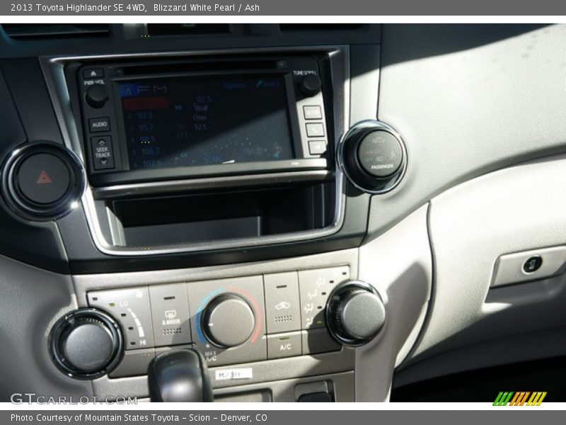 Blizzard White Pearl / Ash 2013 Toyota Highlander SE 4WD