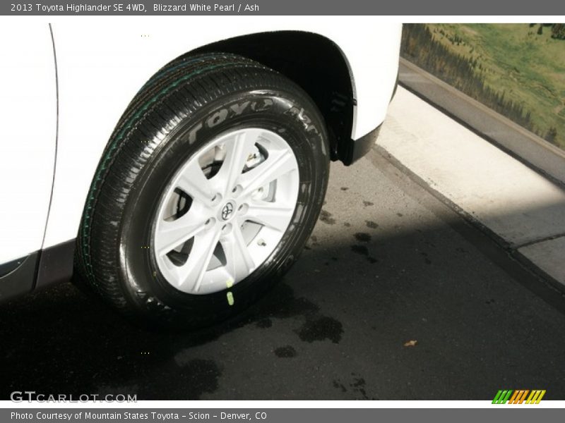 Blizzard White Pearl / Ash 2013 Toyota Highlander SE 4WD