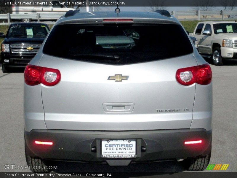 Silver Ice Metallic / Dark Gray/Light Gray 2011 Chevrolet Traverse LS