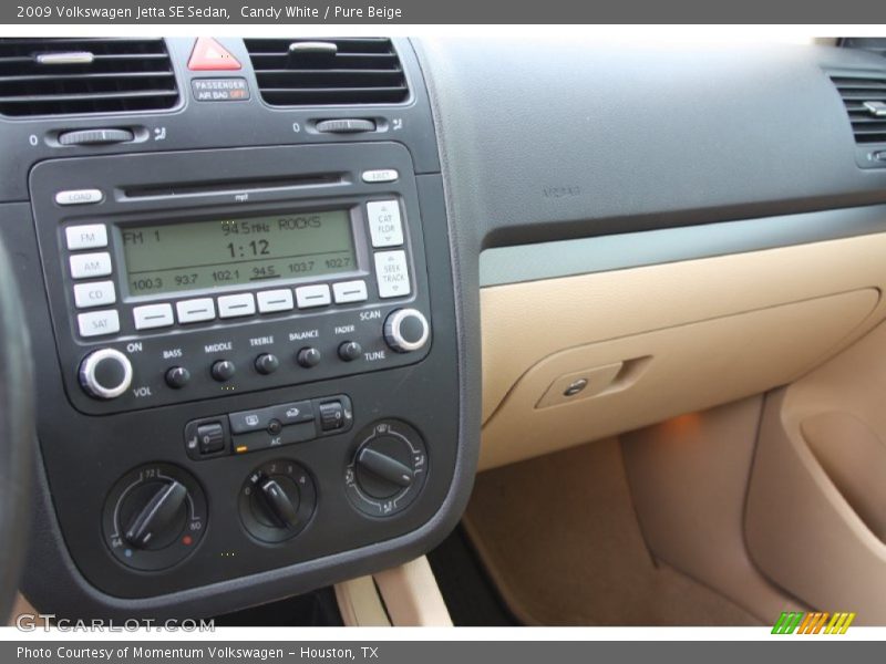 Candy White / Pure Beige 2009 Volkswagen Jetta SE Sedan