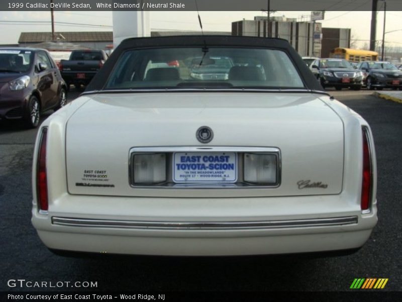 White Diamond / Neutral Shale 1999 Cadillac DeVille Sedan