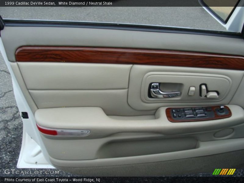 White Diamond / Neutral Shale 1999 Cadillac DeVille Sedan