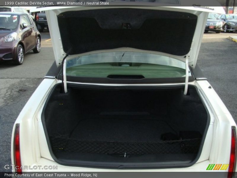 White Diamond / Neutral Shale 1999 Cadillac DeVille Sedan