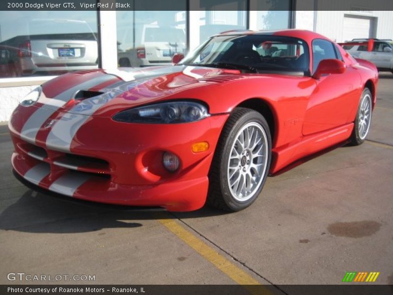 Front 3/4 View of 2000 Viper GTS