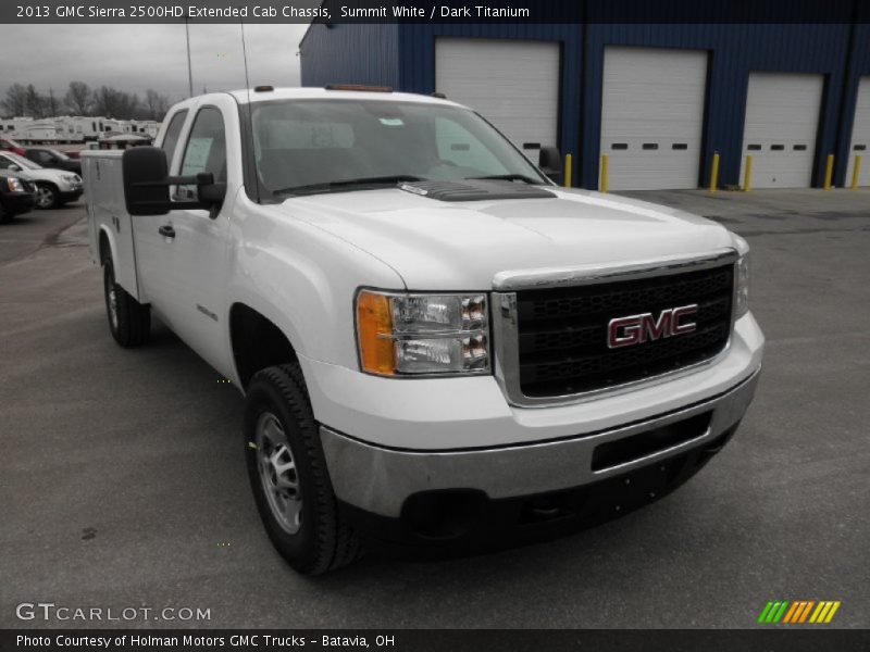 Front 3/4 View of 2013 Sierra 2500HD Extended Cab Chassis