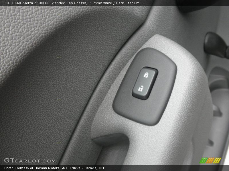 Summit White / Dark Titanium 2013 GMC Sierra 2500HD Extended Cab Chassis