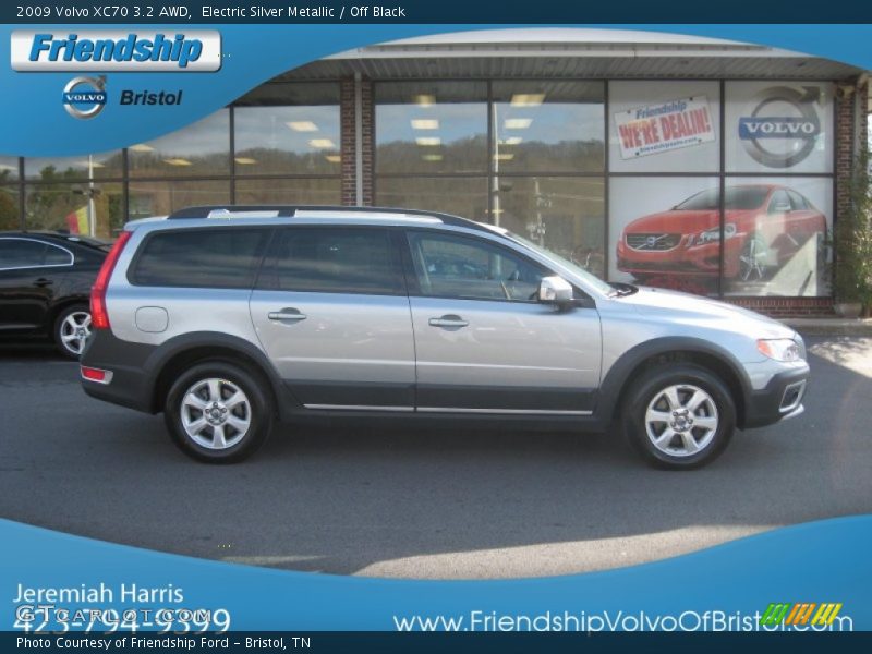 Electric Silver Metallic / Off Black 2009 Volvo XC70 3.2 AWD