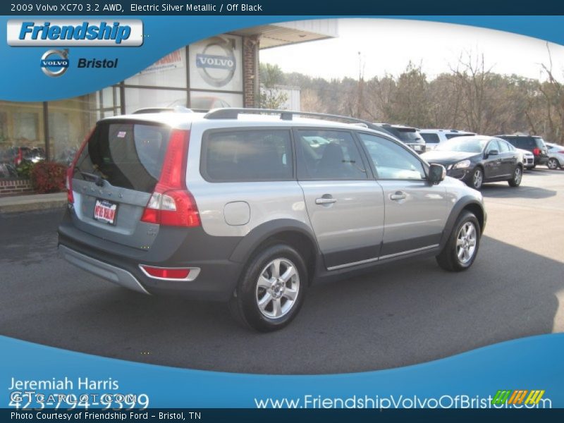 Electric Silver Metallic / Off Black 2009 Volvo XC70 3.2 AWD