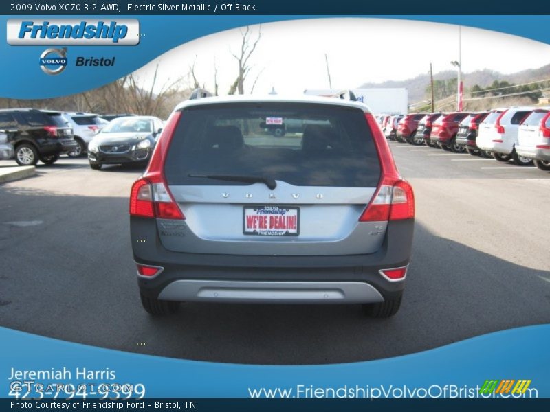 Electric Silver Metallic / Off Black 2009 Volvo XC70 3.2 AWD