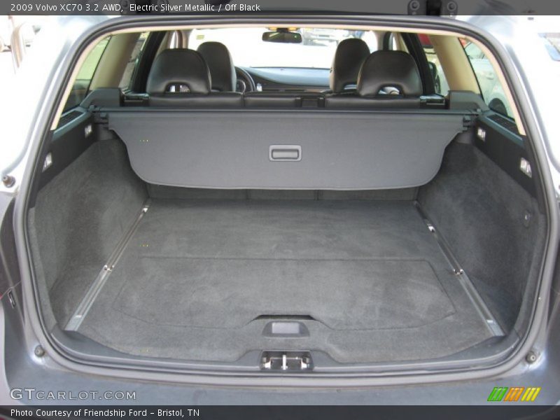 Electric Silver Metallic / Off Black 2009 Volvo XC70 3.2 AWD