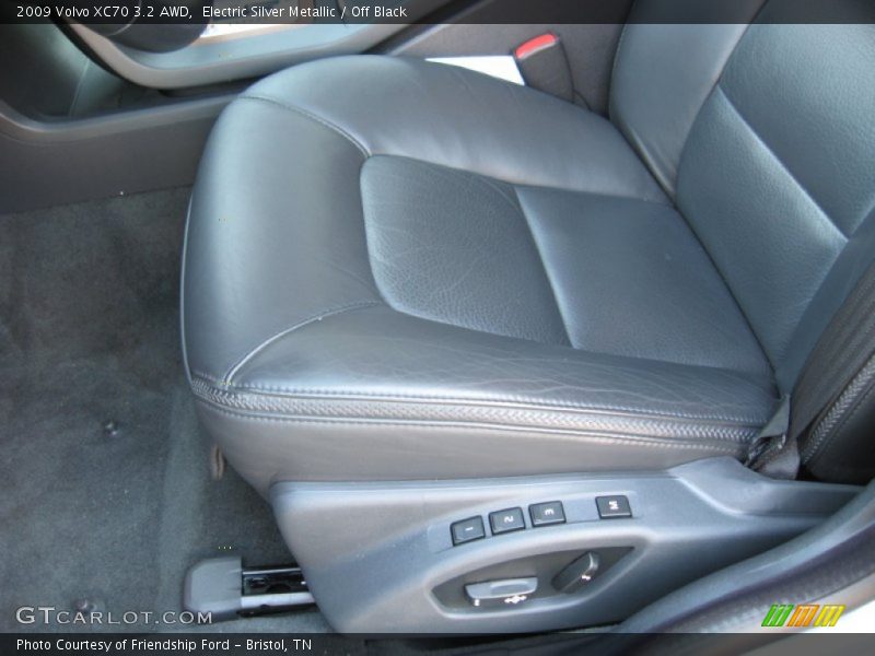 Electric Silver Metallic / Off Black 2009 Volvo XC70 3.2 AWD