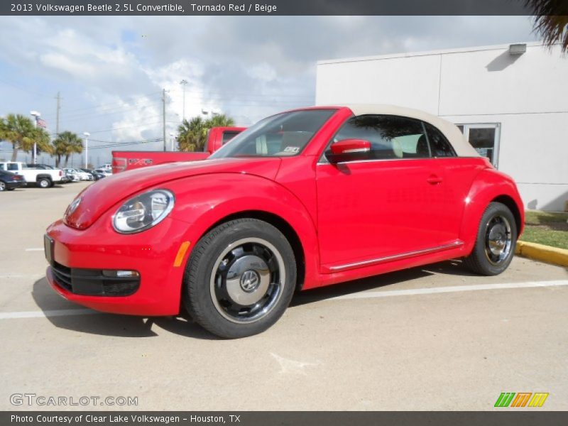 Front 3/4 View of 2013 Beetle 2.5L Convertible