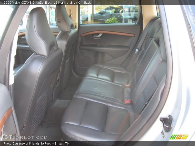 Electric Silver Metallic / Off Black 2009 Volvo XC70 3.2 AWD